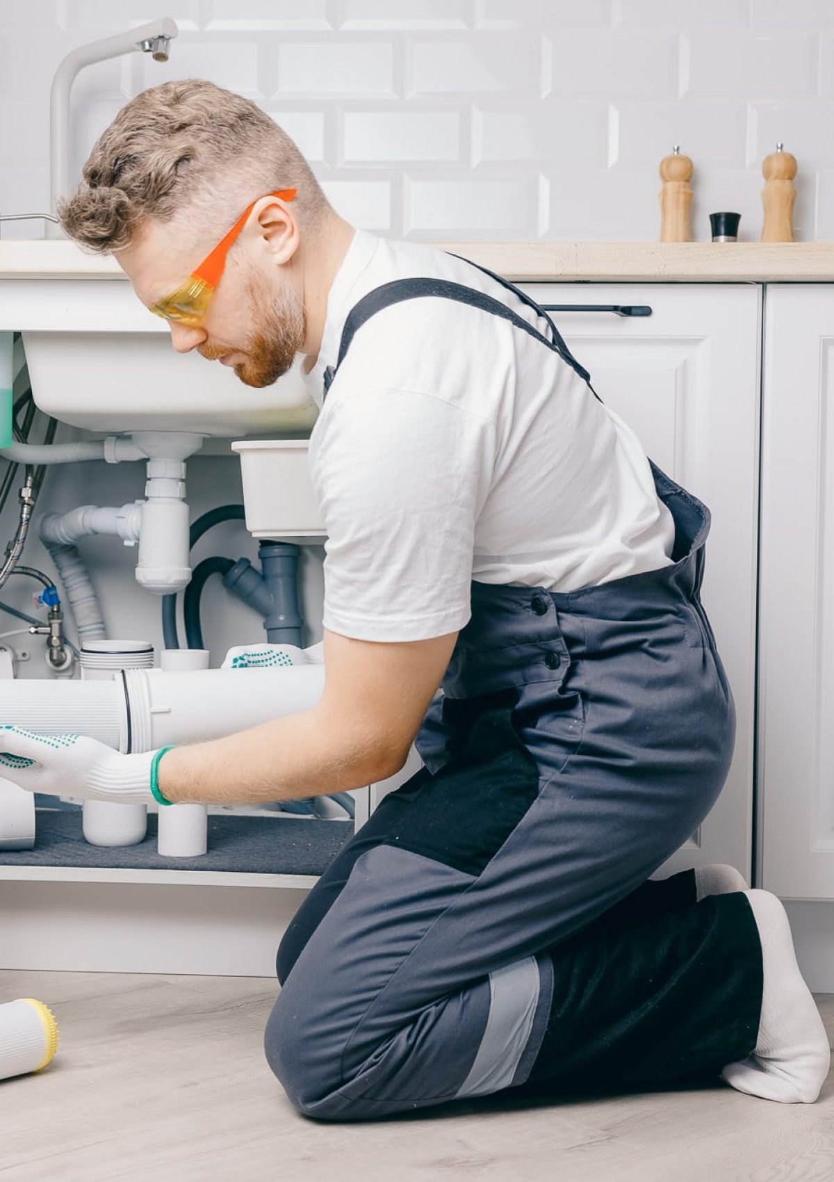 Plumber working replaceable dirty used aqua filter for filtration of reverse osmosis water Plumber working replaceable dirty used aqua filter for filtration of reverse osmosis water